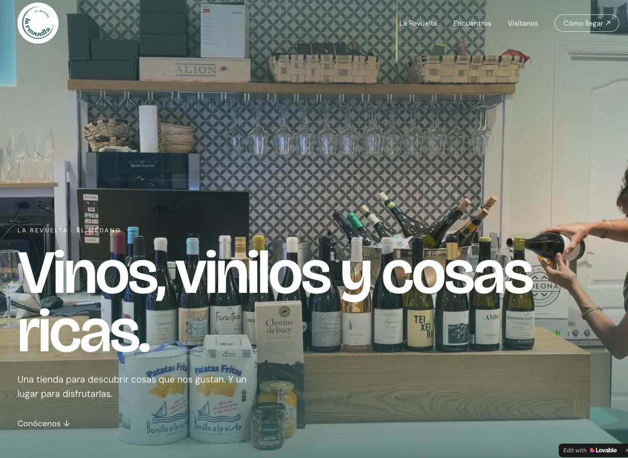 Página web de una tienda con imagen a pantalla completa y menú de navegación
